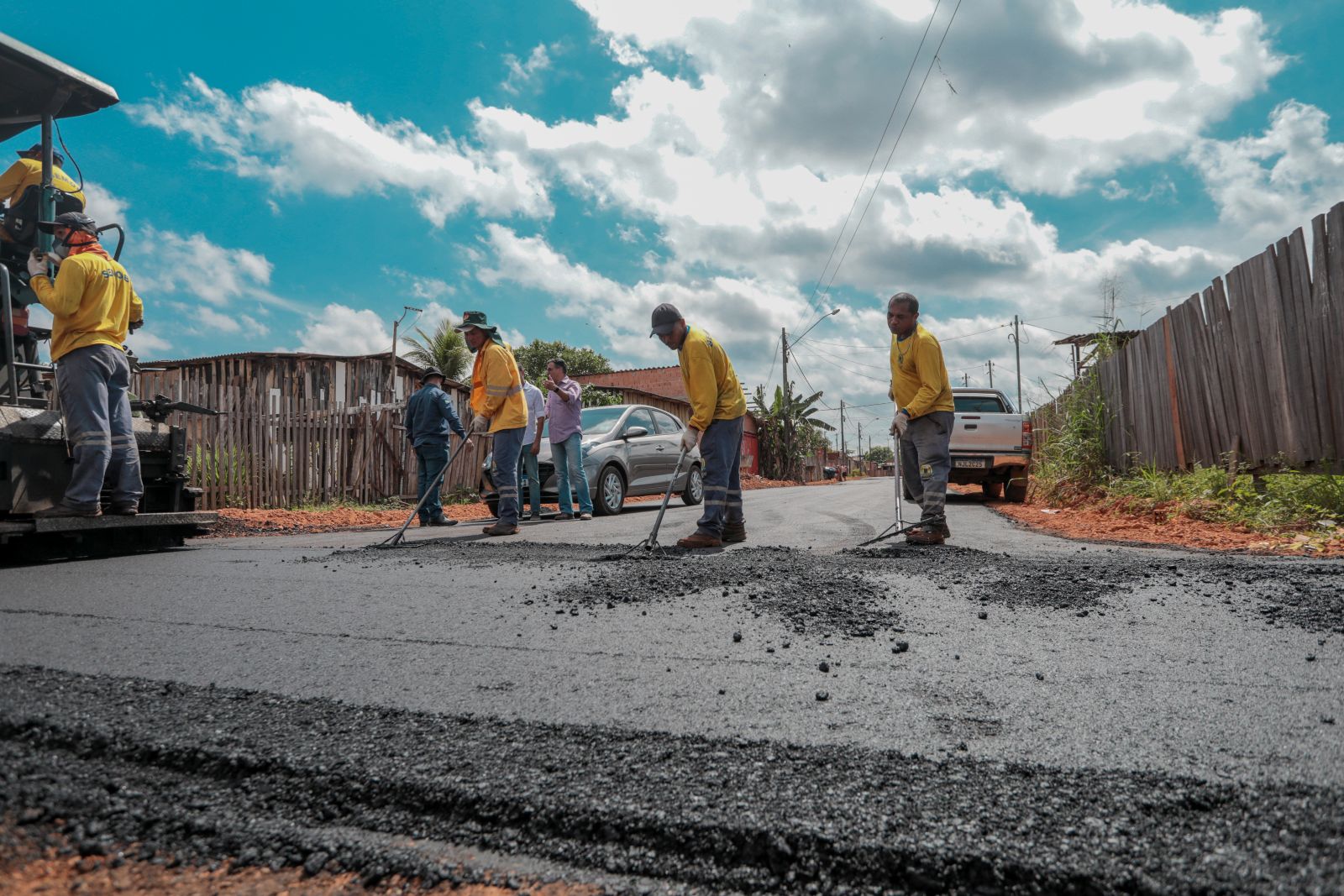 Obras de pavimentação avançam no bairro Rosalina de Carvalho